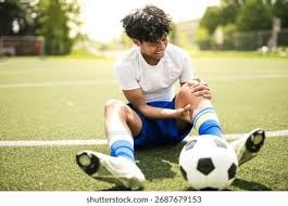 足协裁判评议：蒋圣龙应直红罚下 王大雷红牌正确