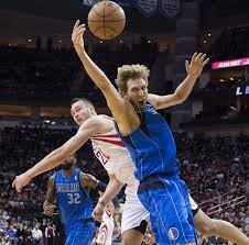 大哥你在干嘛？米兰德比补时阶段，巴斯托尼掏裆奇克