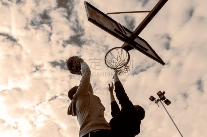 翻牌后多街跟注的隐性风险（翻牌后多轮跟注的潜在风险）